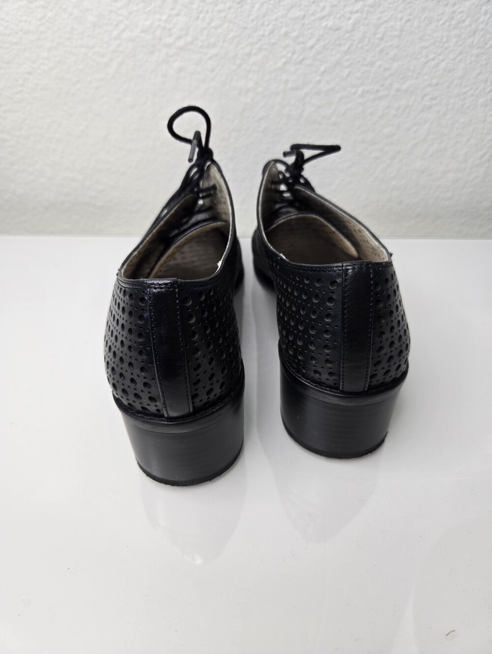 Louis Et Cie Black Perforated Leather Lace-Up Brogues Size 8.5/ 38.5 - Picture 4 of 7